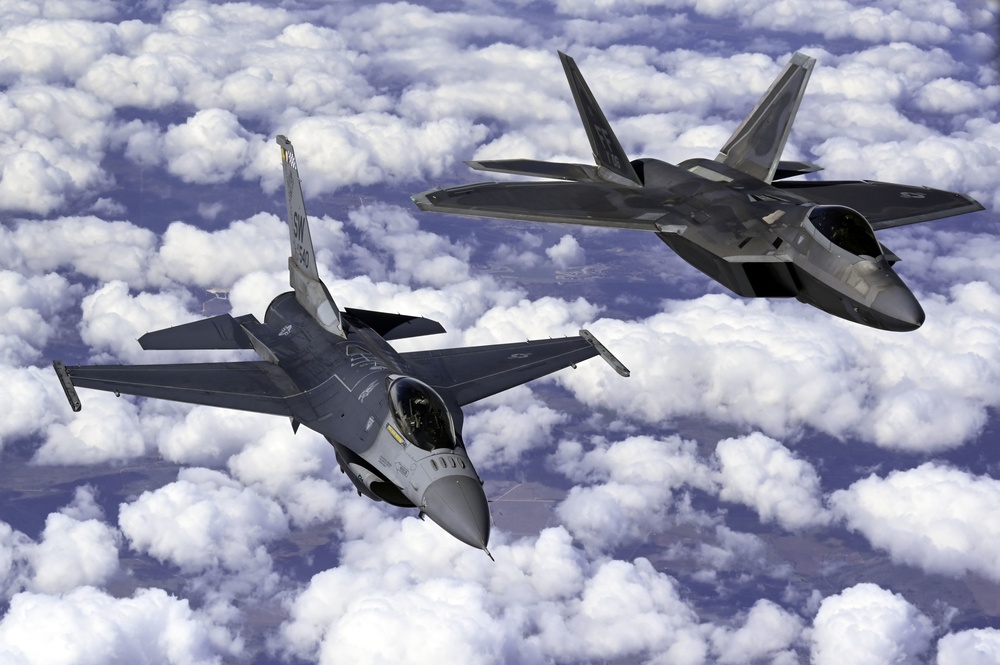 F-16 Viper and F-22 Raptor demo teams refuel with Okies