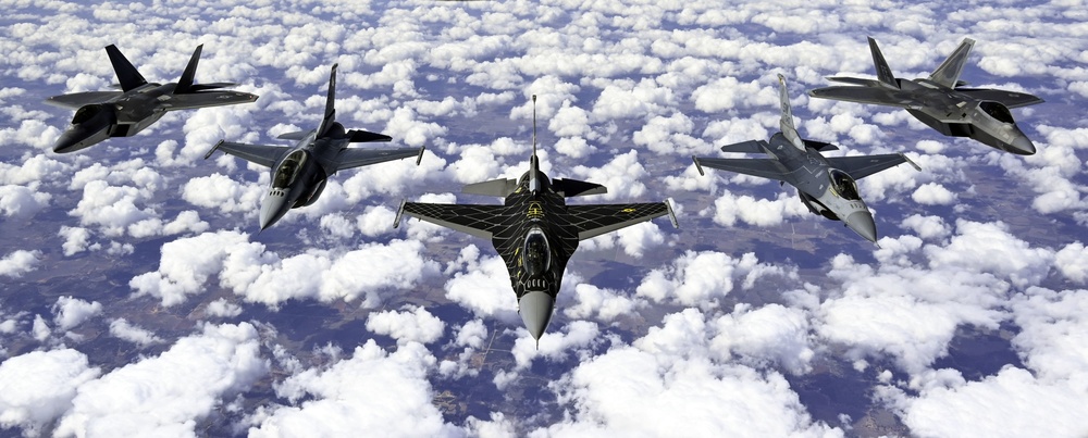 F-16 Viper and F-22 Raptor demo teams refuel with Okies