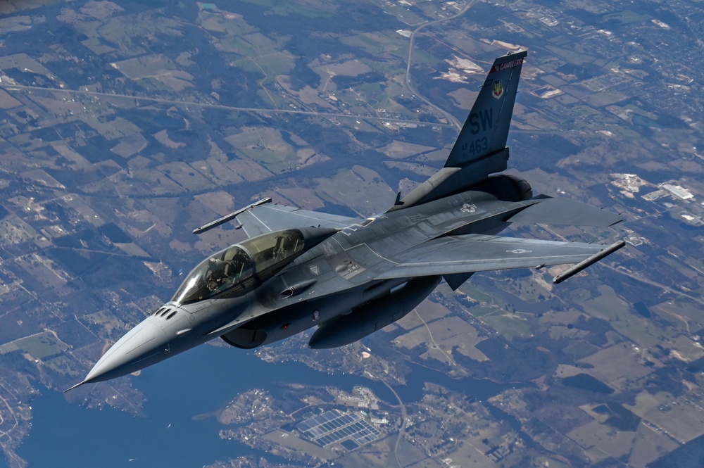 F-16 Viper and F-22 Raptor demo teams refuel with Okies