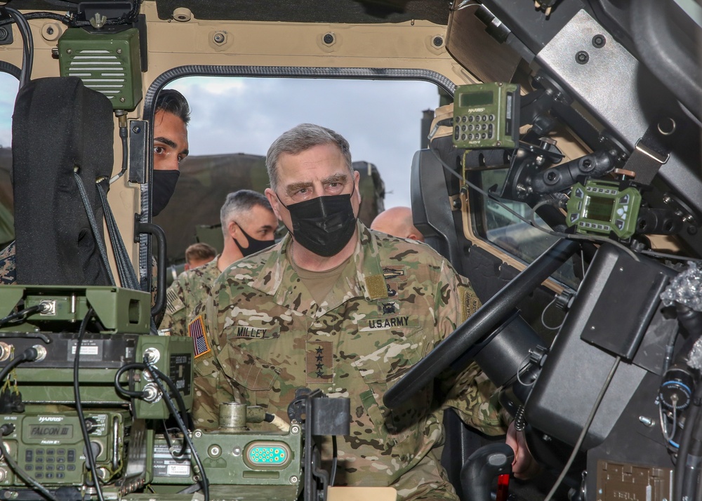 CJCS Visits Hawaii Marines