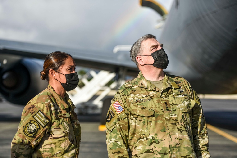 Chairman of the Joint Chiefs of Staff visits the 15th Wing
