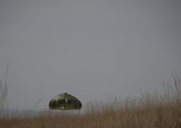 JGSDF conducts airborne training at Fuji Training Area