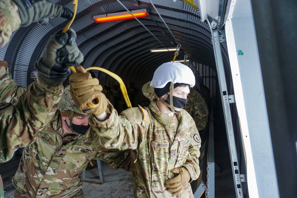 Spartan Paratroopers Conduct Basic Airborne Refresher