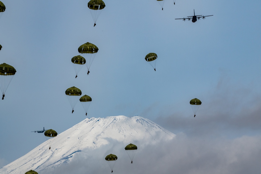 U.S.- Japan conducts historic airborne operation
