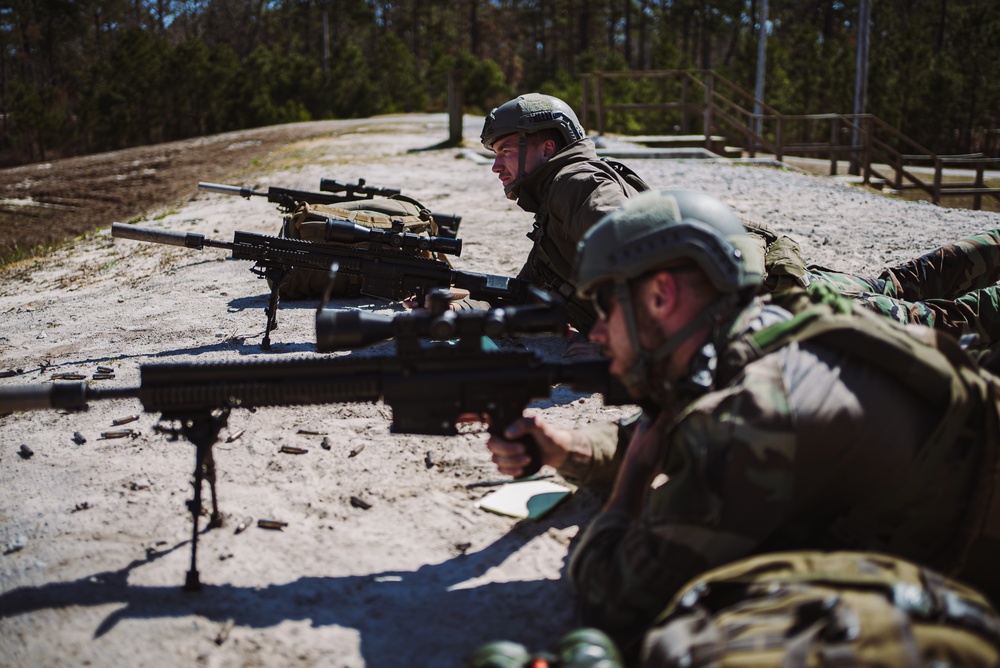 2d Reconnaissance Marines execute live-fire range