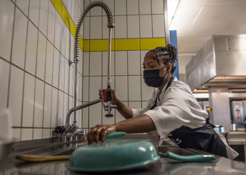 Not your grandpa’s chow hall: FSS Airmen wow judges during cook-off