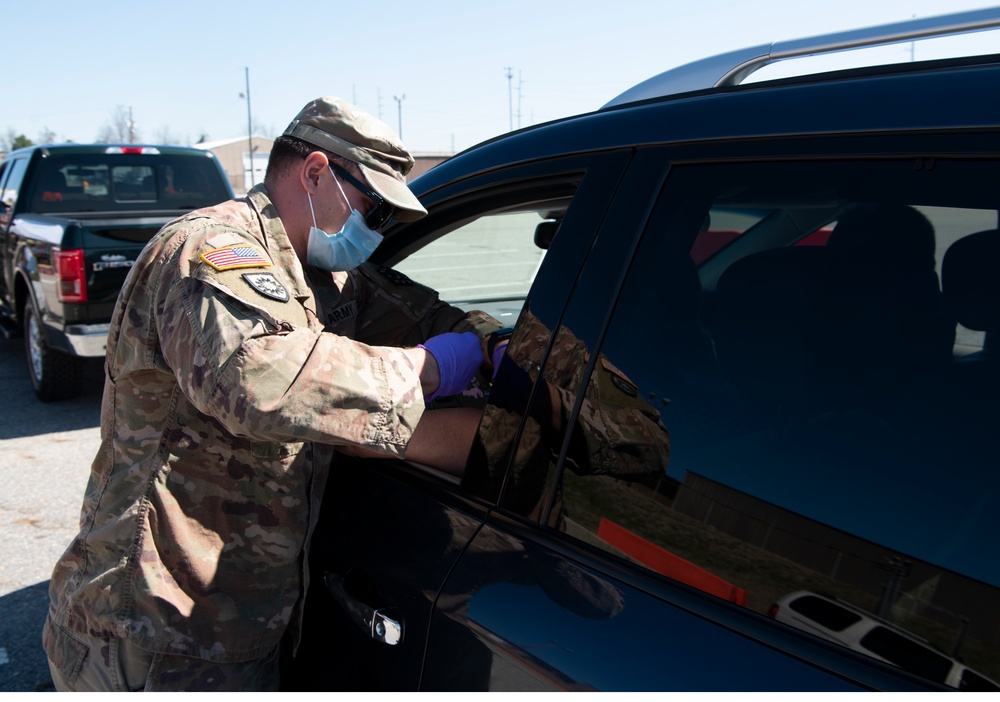 SCNG Soldiers administer COVID-19 vaccine to eligable veterans and their family members