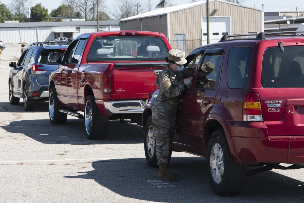 SCNG Soldiers administer COVID-19 vaccine to eligable veterans and their family members