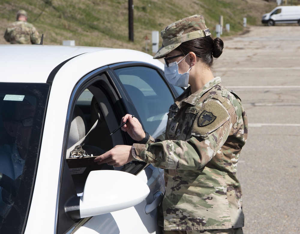 SCNG Soldiers administer COVID-19 vaccine to eligable veterans and their family members