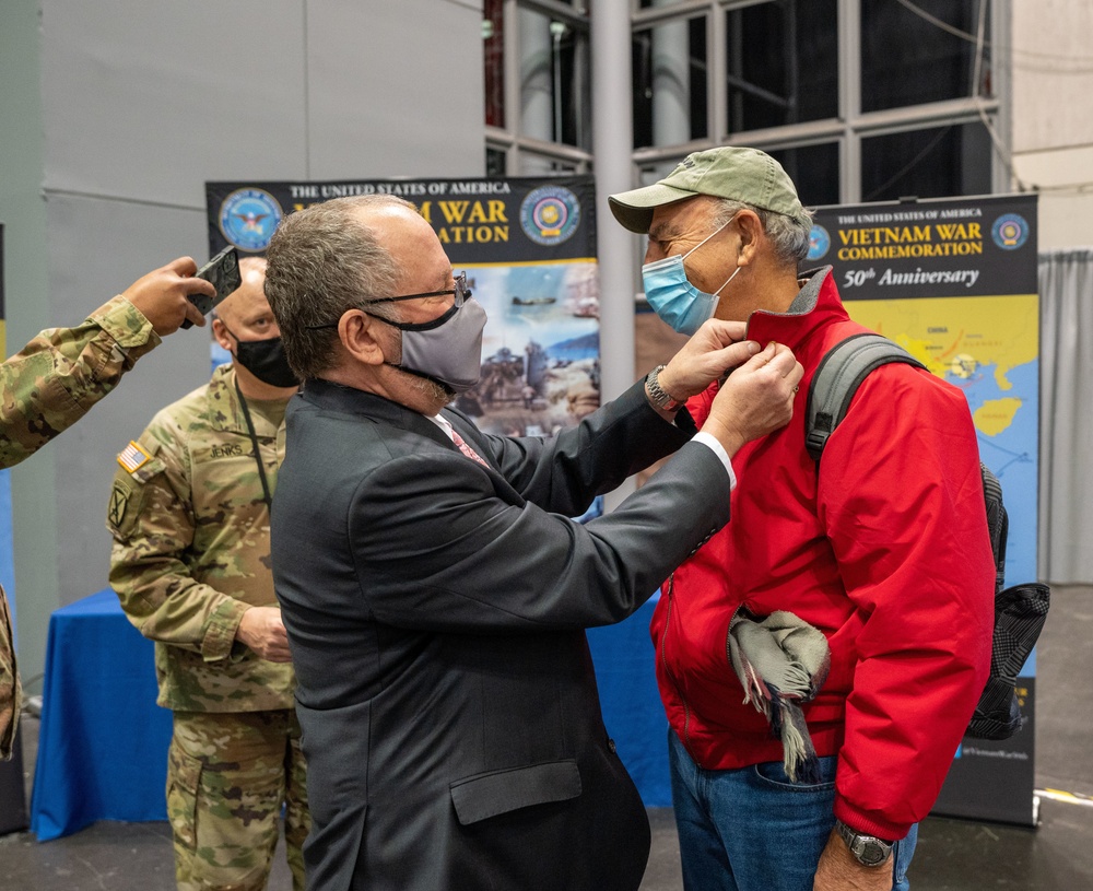 Civilian Aide to Secretary of the Army New York (South) visits Javits Center NY Vaccination Site