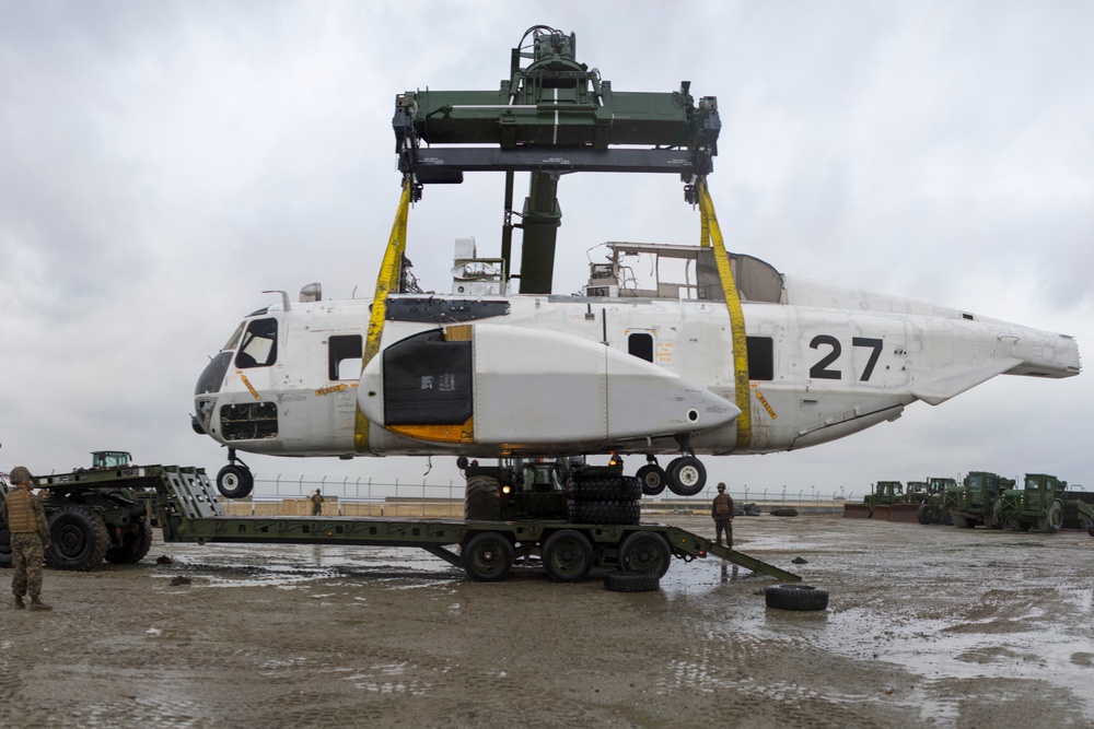 MWSS-171 Marines Train In Aircraft Recovery