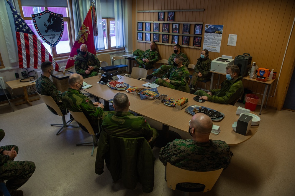 Chief of the Norwegian Joint Headquarters visits MRF-E Staff