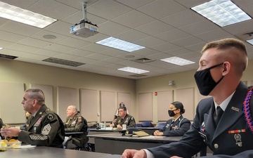 Army Reserve general officers share best practices with UNG cadets