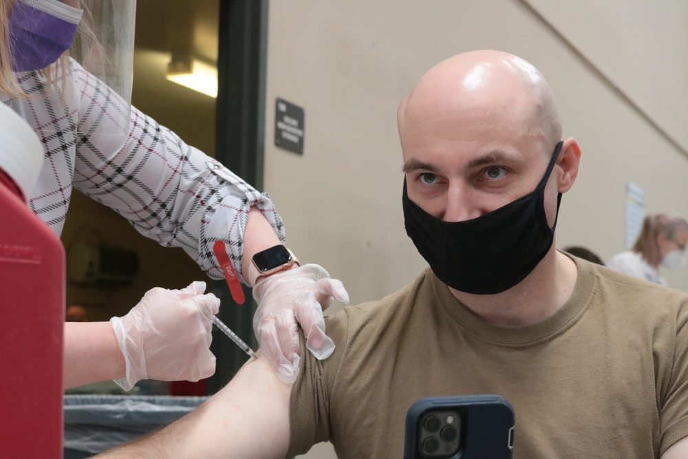 1st Theater Sustainment Command Soldiers and Civilians receive Covid-19 vaccine