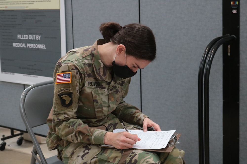 1st Theater Sustainment Command Soldier's receive the Covid-19 vaccine