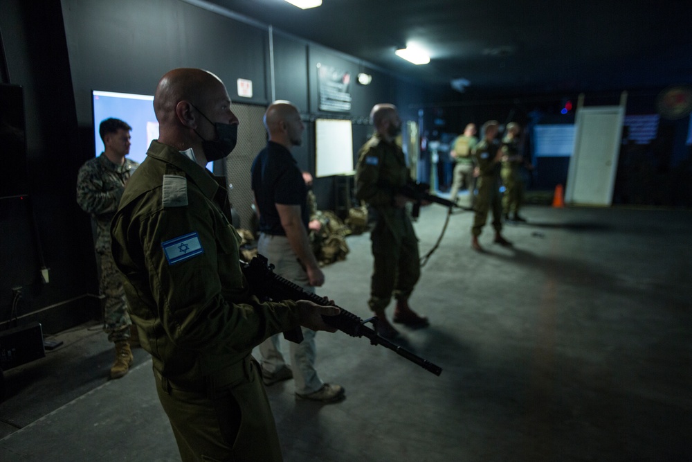 IDF leaders visit Camp Lejeune simulation facilities