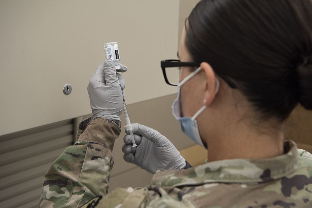 SCNG medics vaccinate Soldiers, eliglble veterans