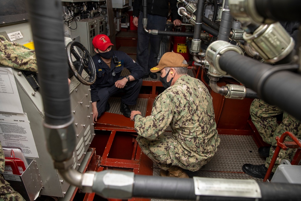 Commander, Naval Surface Forces U.S. Pacific Fleet Visits Naval Station Everett