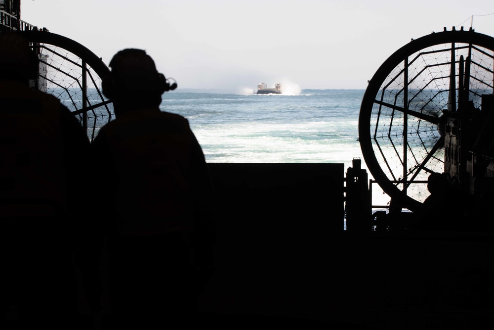 Arlington conducts LCAC operations