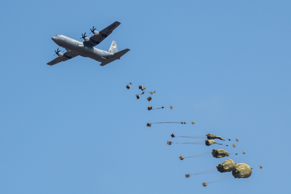 Airborne 21: U.S.- Japan conducts mass CDS bundles drop training