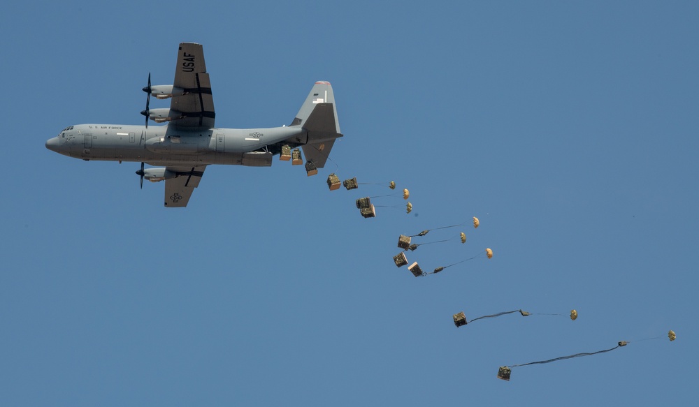 Airborne 21: U.S.- Japan conducts mass CDS bundles drop training