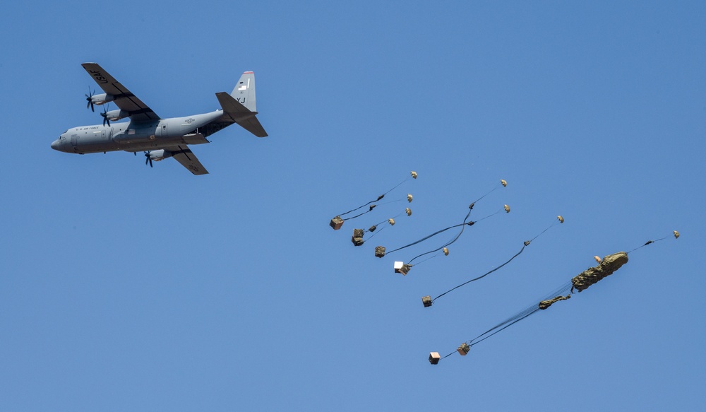 Airborne 21: U.S.- Japan conducts mass CDS bundles drop training