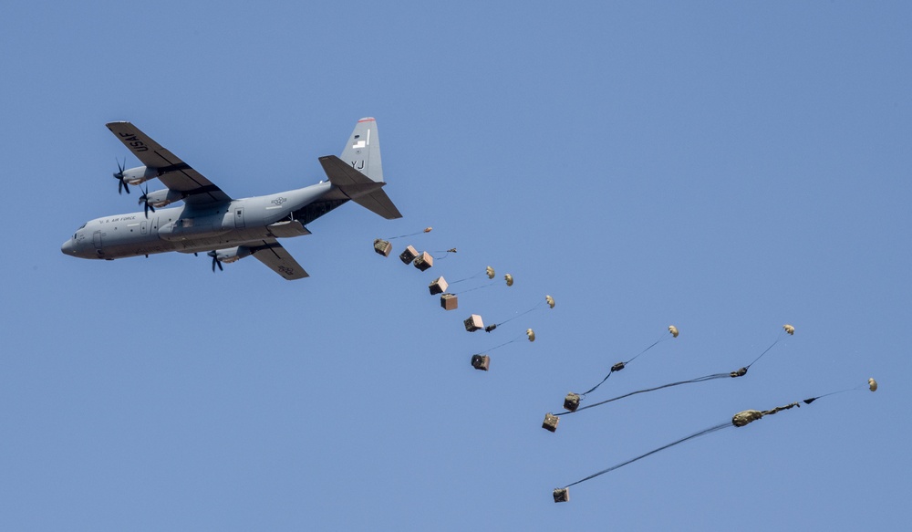 Airborne 21: U.S.- Japan conducts mass CDS bundles drop training