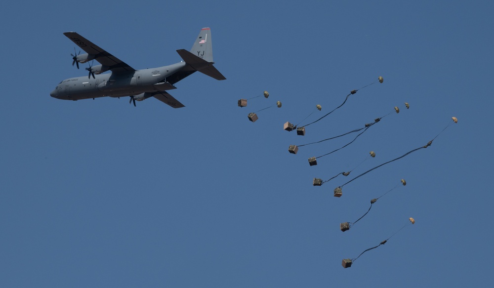 Airborne 21: U.S.- Japan conducts mass CDS bundles drop training