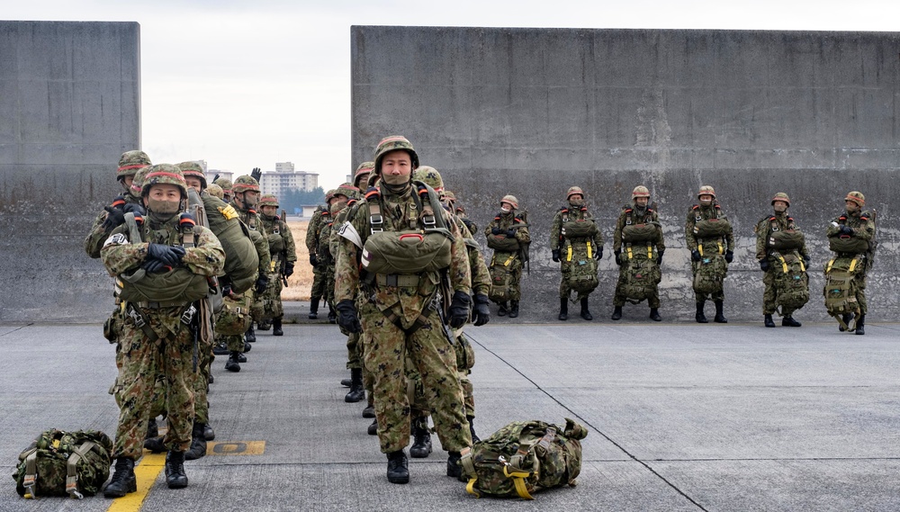 U.S.-Japan conducts historic airdrop