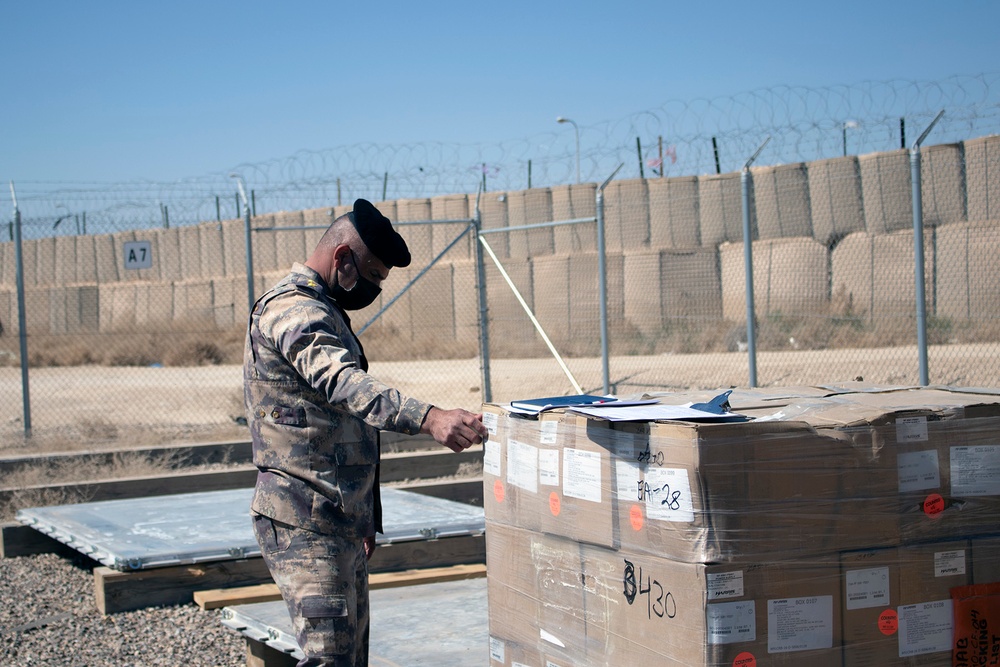 U.S. Soldiers supply Iraqi Border Guard Forces with important equipment in fight against ISIS