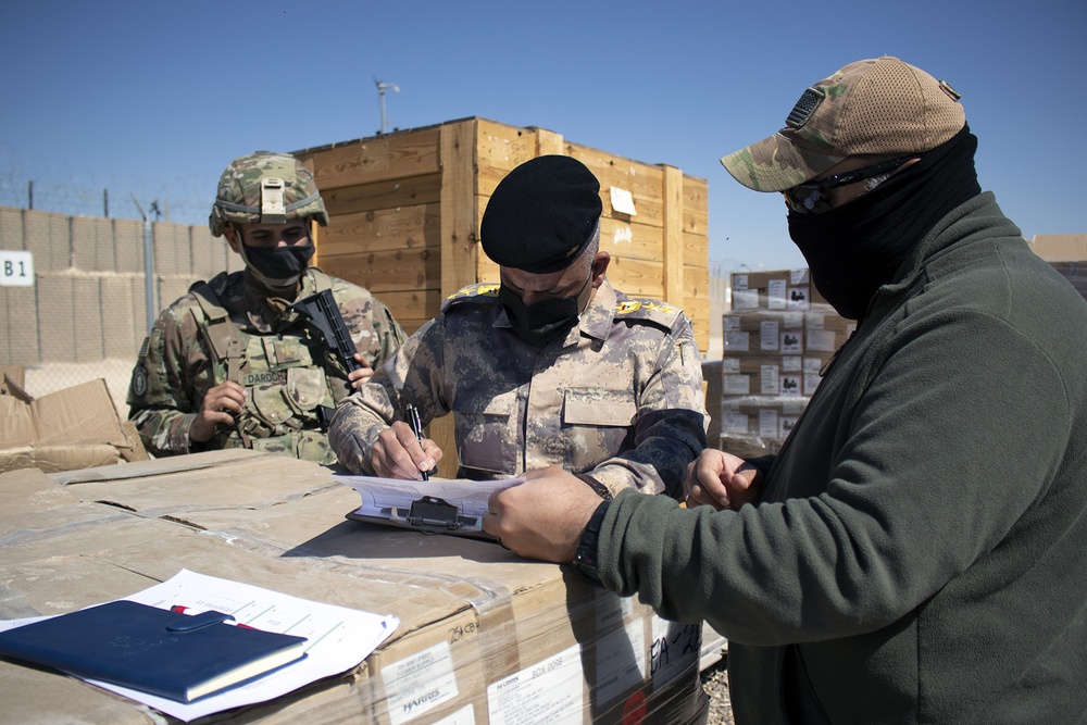 U.S. Soldiers supply Iraqi Border Guard Forces with important equipment in fight against ISIS