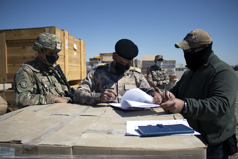 U.S. Soldiers supply Iraqi Border Guard Forces with important equipment in fight against ISIS