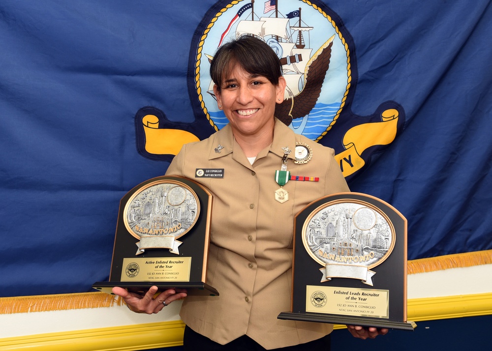Rio Grande Valley Sailor earns NTAG San Antonio Recruiter of the Year Awards