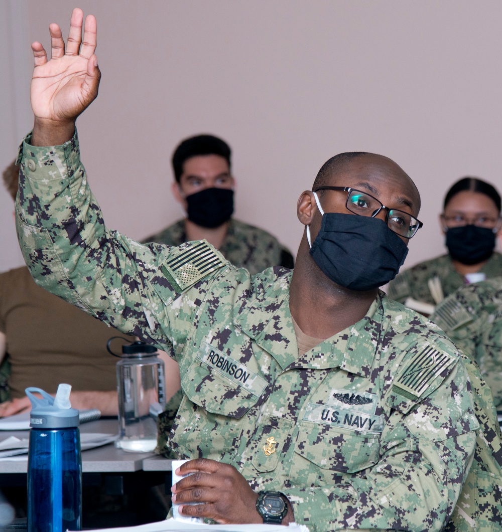 NSI/STA-21 Students Participate in Extremism Training