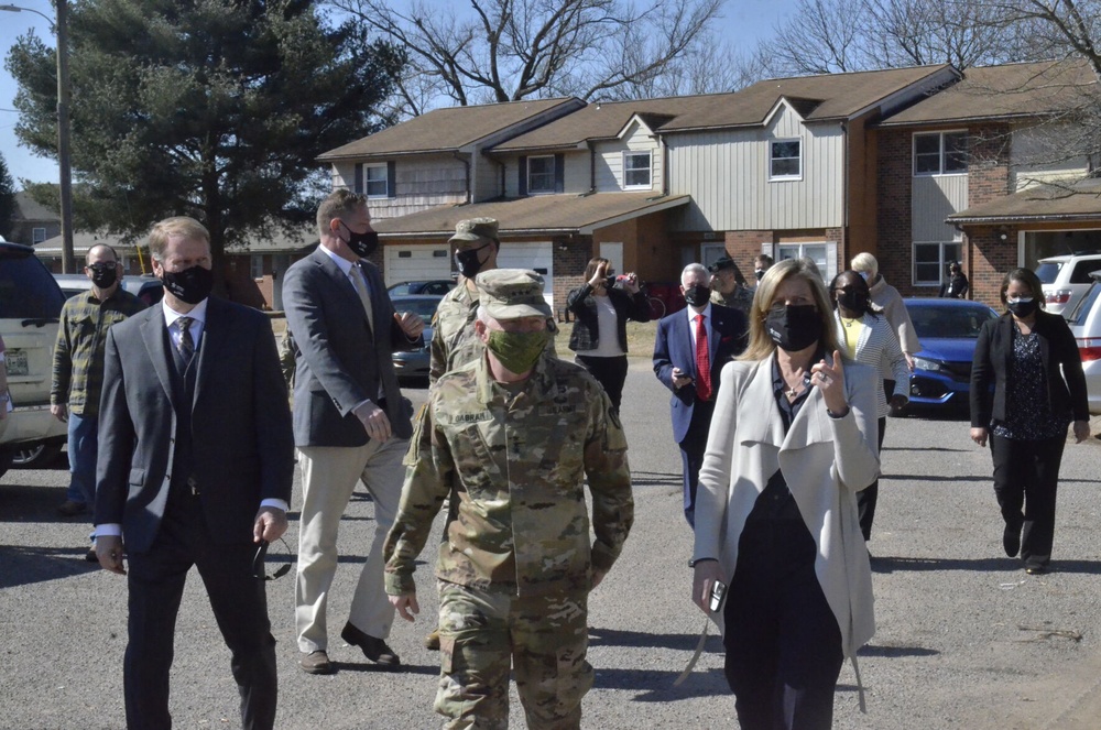 Lt. Gen. Gabram Visits Fort Campbell
