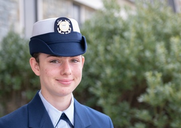 Seaman Apprentice Alisa Eddins earns Coast Guard Honor Graduate for Bravo-200