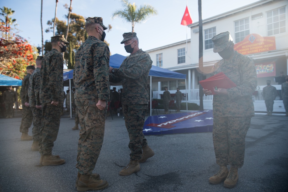 1st MARDIV conducts colors ceremony to award US Marines and Sailors