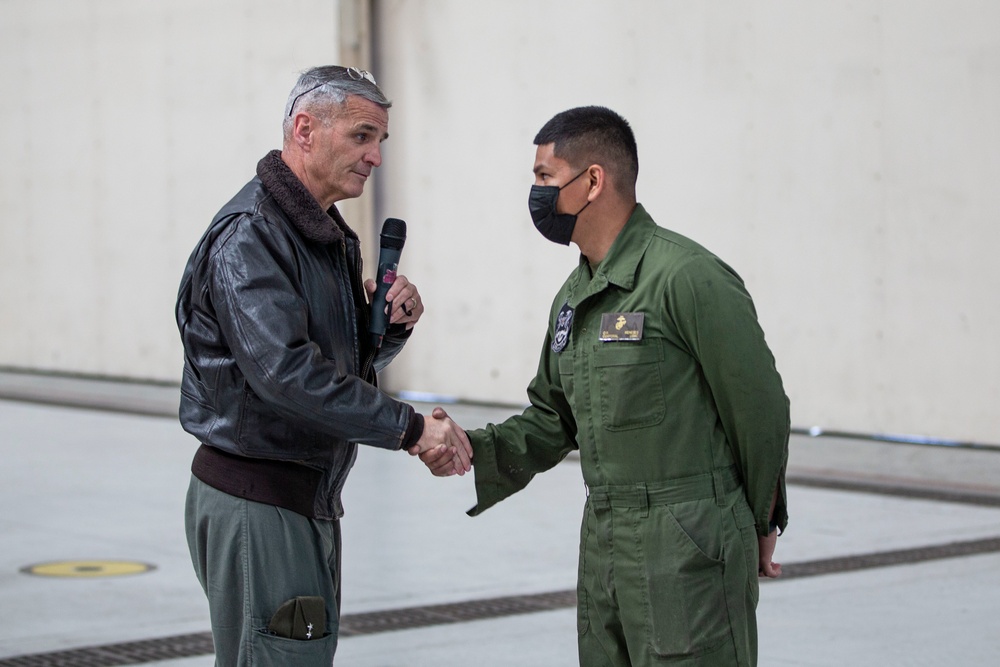 3rd MAW commanding general takes flight