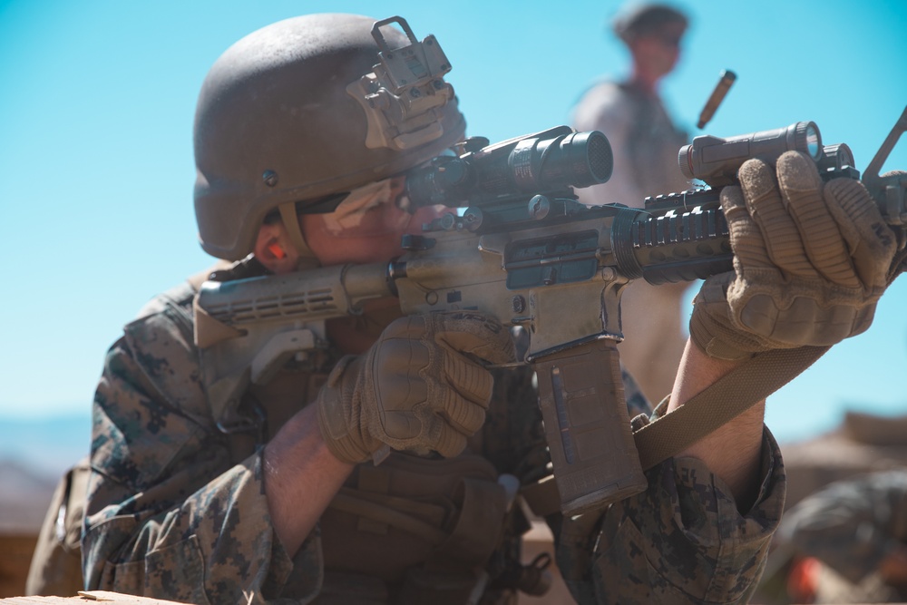 Marines with BLT 1/1 conduct rifle range during RUT