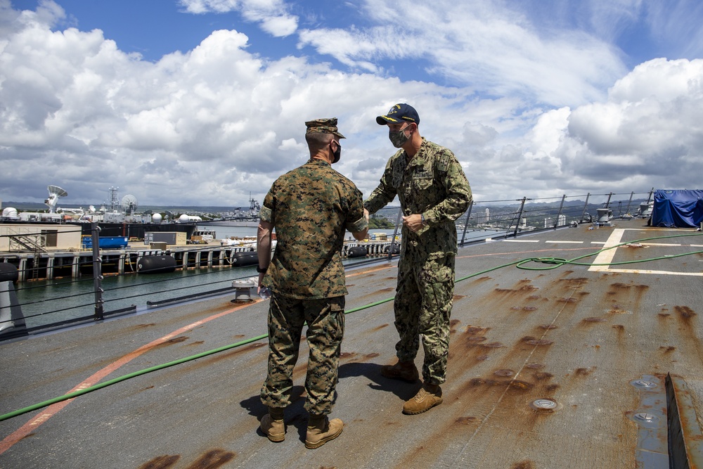 Teamwork makes the dream work: Navy, Marine Corps leadership meets aboard USS Halsey