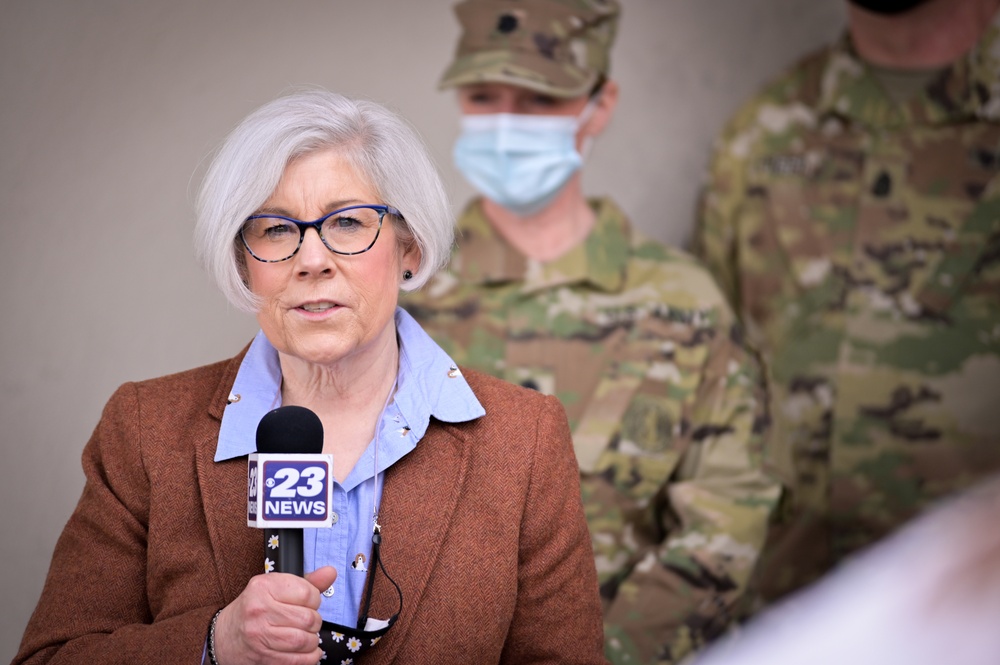Rep. Cheri Bustos Visits Illinois National Guard in Rockford Illinois