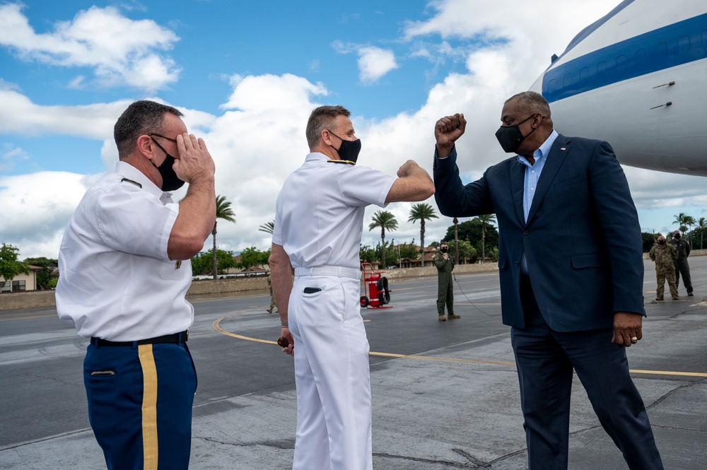 Secretary Austin Arrives in Hawaii