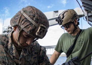 Kilo Company, 31st MEU rappels aboard USS Ashland