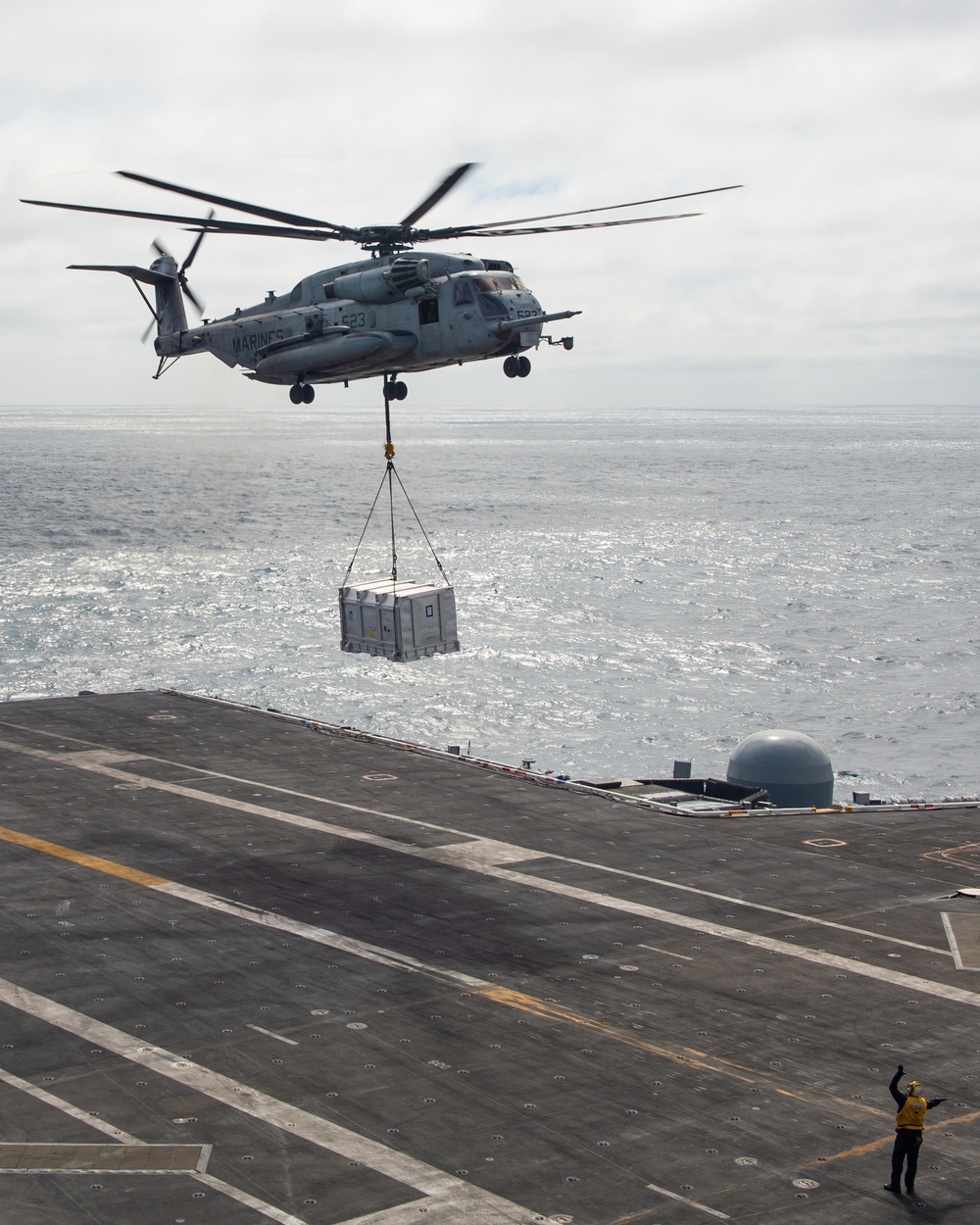 USS Carl Vinson (CVN 70) Conducts Mock F135 Engine Power Module Vertical Replenishment-at-Sea