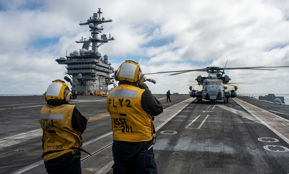 USS Carl Vinson (CVN 70) Conducts Mock F135 Engine Power Module Vertical Replenishment-at-Sea