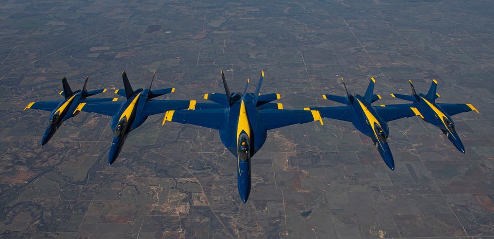 UTANG's 151st ARW refuels U.S. Navy Blue Angels