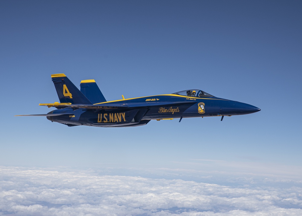 UTANG's 151st ARW refuels U.S. Navy Blue Angels
