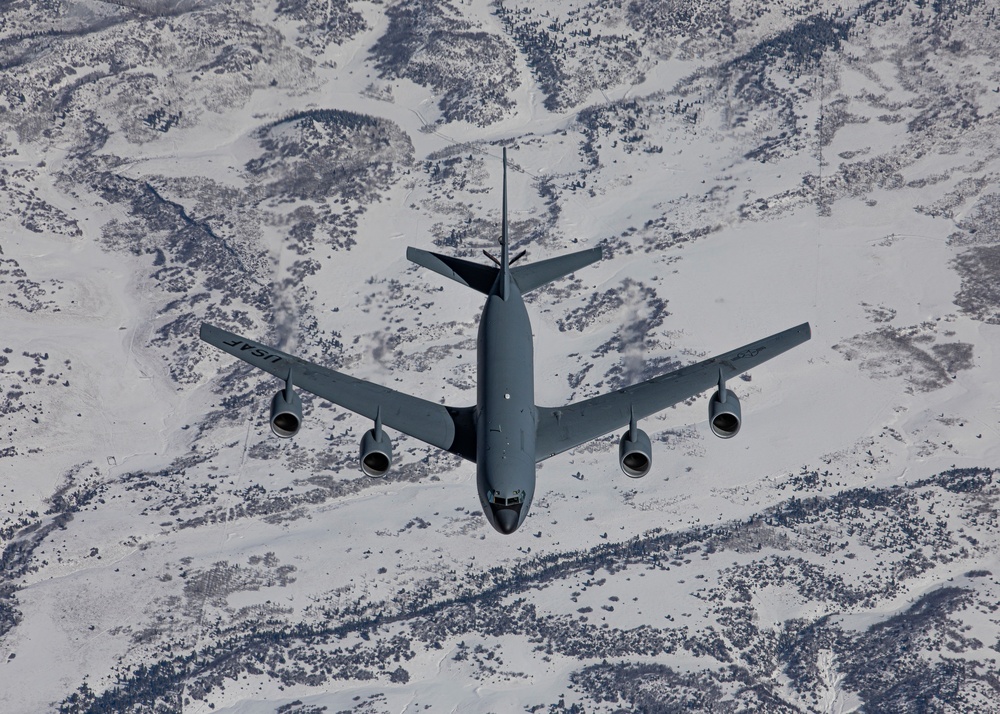 UTANG's 151st ARW refuels U.S. Navy Blue Angels