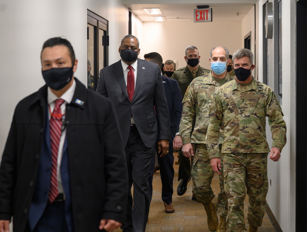 SECDEF Visits Federal COVID-19 Vaccines and Therapeutics Operation