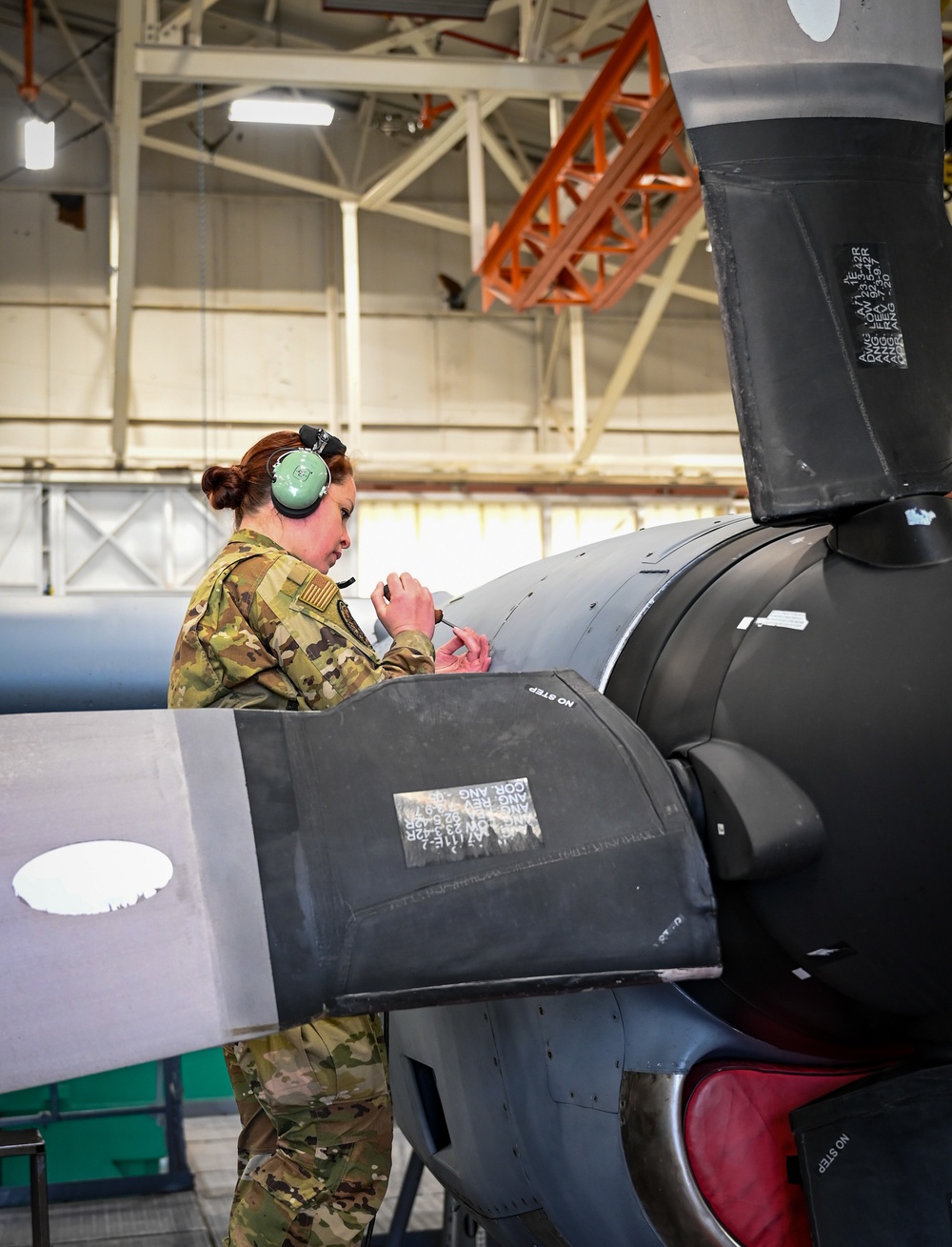 165AW conducts 15-day engine fluid check on C-130H